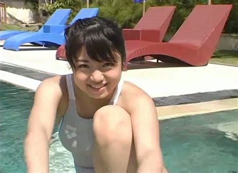Charming Japanese Chick Shizuka Nakamura In The Pool Video