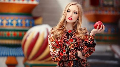 Beauty Apple Moscow Fruit Girl Model Blonde Anastasia Grosheva