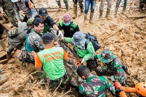 Philippines Death Toll From Landslides Floods Climbs To 85 Da Nang