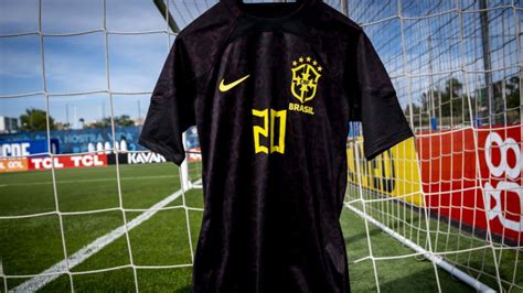 por   brasil joga de camisa preta  amistoso contra guine goalcom brasil