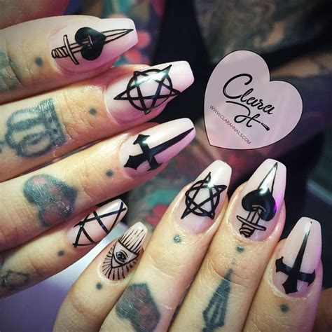 pinterest hellxamanda ♡ check out my music in my bio halloween nails goth nails gothic