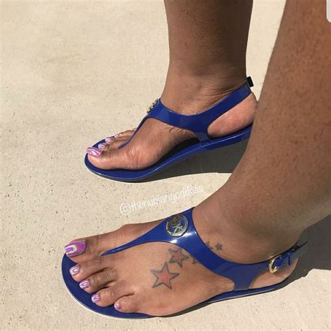 Pin By Erik Tarver On Nice Nails Sexy Toes Womens Feet Ebony Women