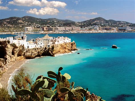 spain perfect place   holiday tourist destinations