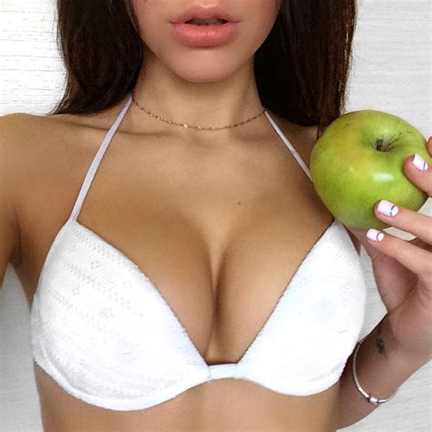 galina dub cleavage pictures 42 pics 1 vid sexy youtubers