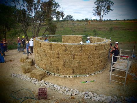 roundhouse build foundations  walls milkwood