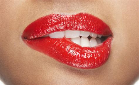 How To Get Bigger Lips Permanently [9 Natural Ways]
