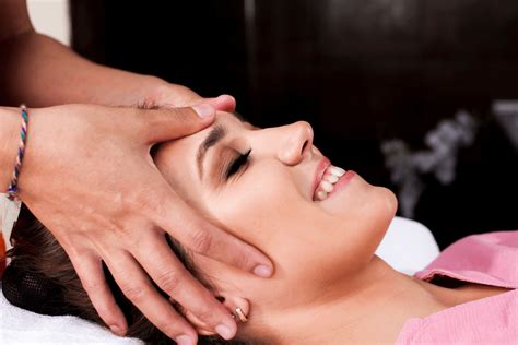 7 benefits of deep tissue massage researched