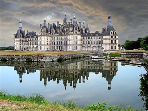 chateau de chambord series impressive castles  palaces located