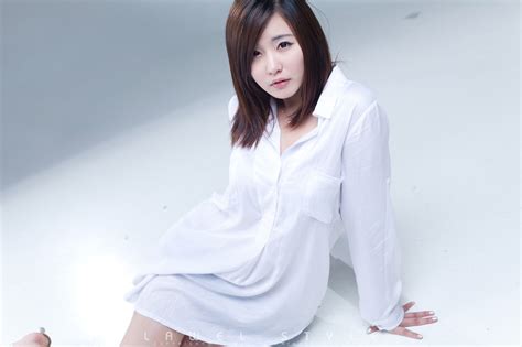 ryu ji hye white dress shirt and jean shorts korean fashion
