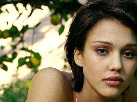 How To Look Like Jessica Alba With Short Hair Hair Style