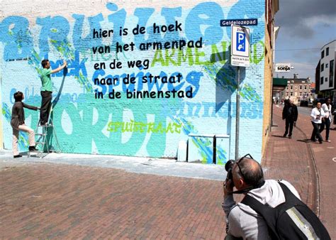 dordrecht spuiweg stadsdichter marieke van leeuwen en bram verbrugge gefotografeerd door victor