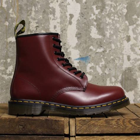 dr martens  smooth cherry red bottes  baskets