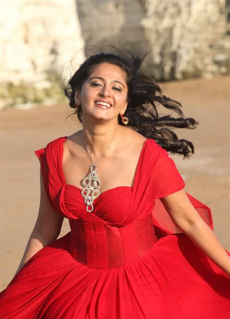 beauty galore hd anushka shetty s amazing pictures in shiva thadanam