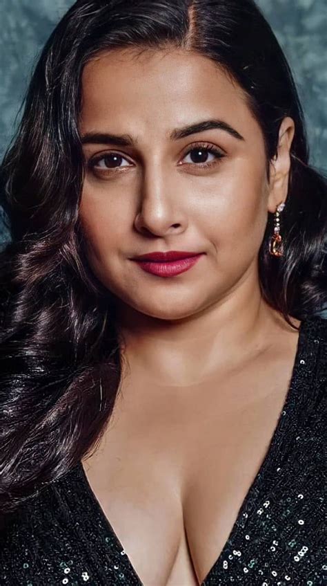 [2024] 🔥vidya Balan Bollywood Actress Cleavage Hd Phone Wallpaper