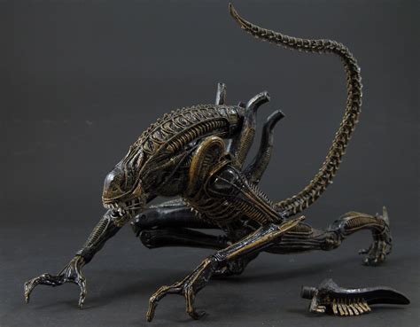 jin saotomes  minute toy review neca aliens series  alien warrior  action figure review