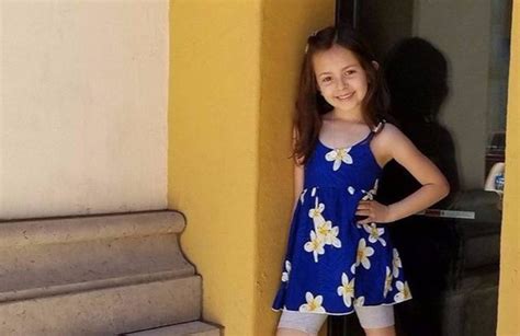 menina de 6 anos viraliza após mostrar confiança em sua maquiagem