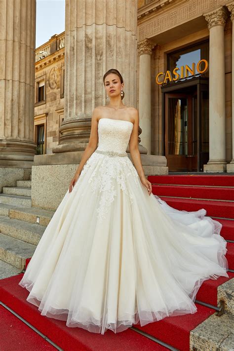 30303 wedding dress from novabella by diane legrand