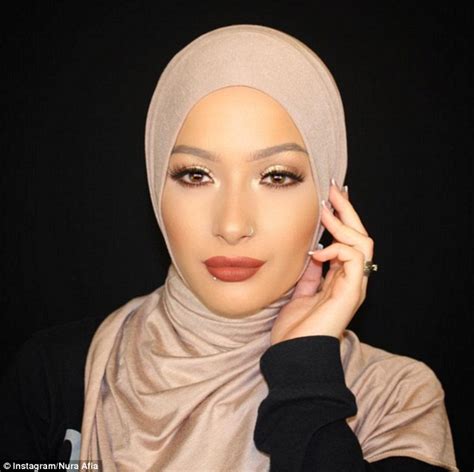 muslim beauty blogger unveiled as covergirl s new ambassador while