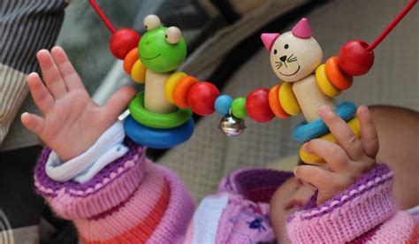 babys  tot  maanden houten speelgoed selecta