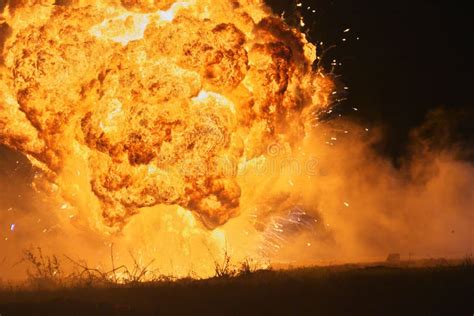 kern explosie stock foto afbeelding bestaande uit explodeer