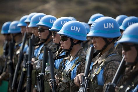 los cascos azules misiones de paz en zonas de guerra el orden mundial eom