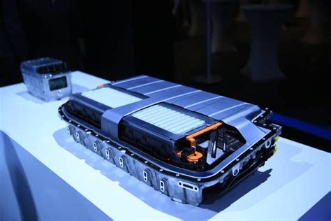 battery pack   mercedesbenz  class facelift hybrid automobile battery manufactured