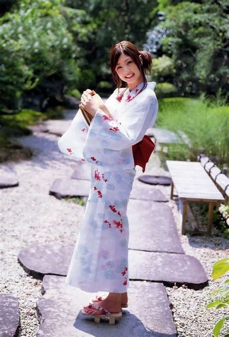 japanese girls wearing kimonos gallery ebaum s world
