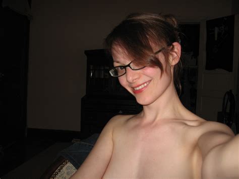 nerdy brunette posing and masturbating free porn