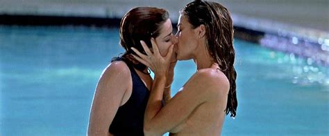 Denise Richards Nude Boobs Kissing Neve Campbell Video