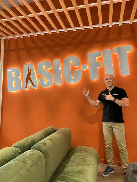 basic fit abre  nuevos locales de golpe  revoluciona el negocio de los gimnasios  cost en
