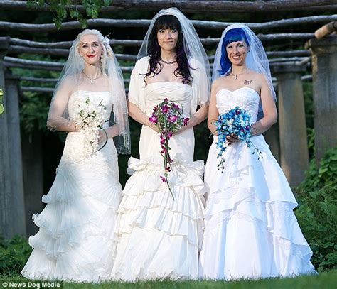 Photos Meet World S 1st Married Lesbian Threesome