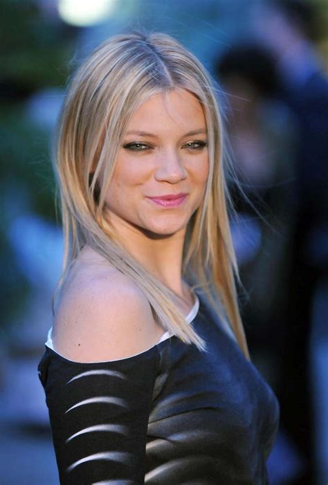 Amy Smart Wild Starlet Showing Her Perky Nude Titsアダルト画像