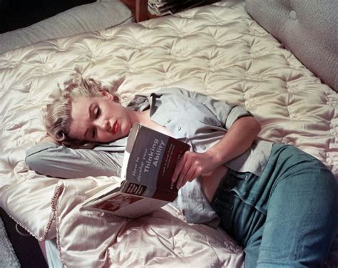 47 interesting vintage photos of marilyn monroe reading book ~ vintage
