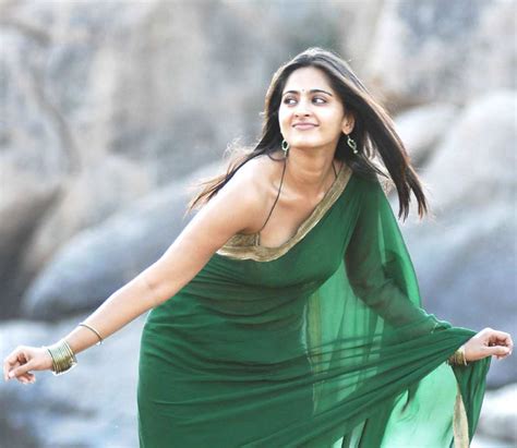 Tamil Hot Actress Anushka Shetty Green Saree Blouse And Navel Show Stills