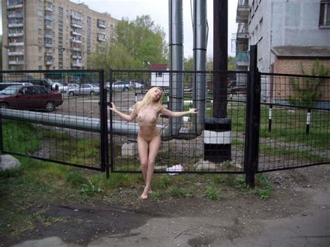 beautiful sporty blonde posing naked at public russian sexy girls