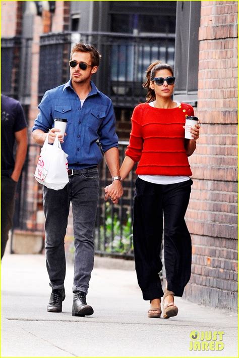 ryan gosling and eva mendes holding hands in nyc photo 2660181 eva mendes ryan gosling