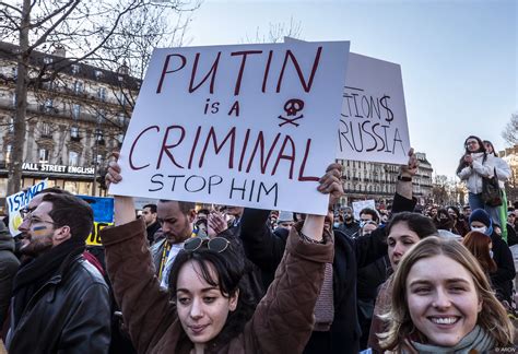 In Russia Thousands Arrested At Anti War Protest After Putin Orders