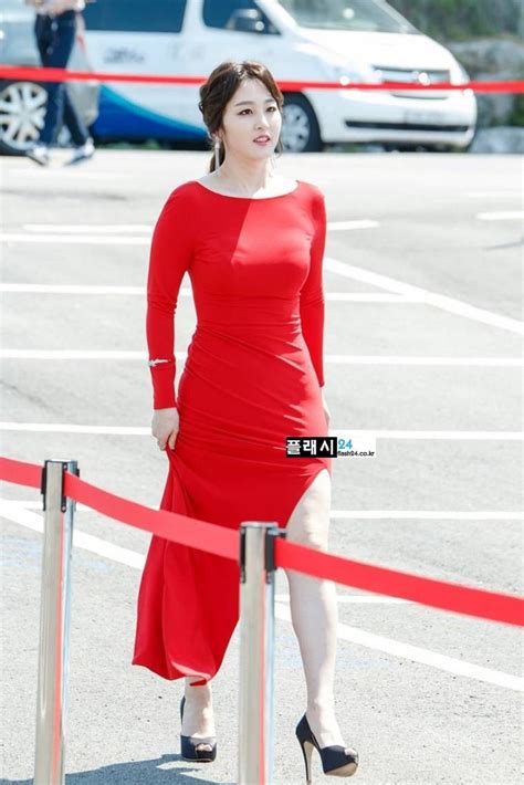 플래시24 연예 스포츠 신아영 육덕진 빨간드레스 패션