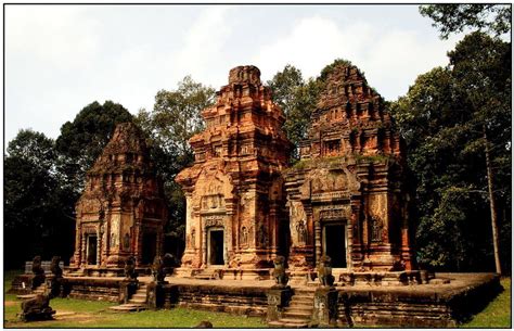 temple shivaite de preah ko hariharalaya roluos province de siem reap consacre en  par