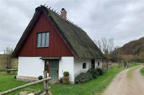 bijzondere airbnbs  zweden en noorwegen verblijf op een boerderij  zuid zweden
