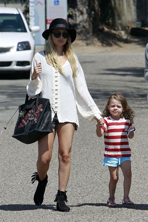 September 3 Nicole With Her Daughter At The Malibu Fair In Malibu