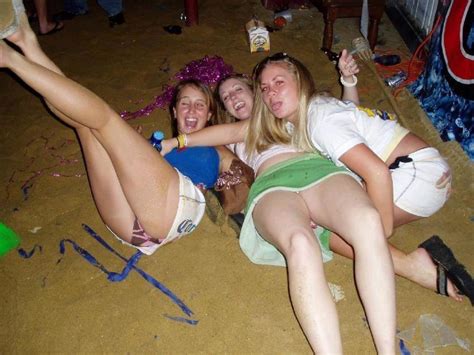 photos of horny drunk sluts flashing pichunter