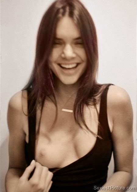 kendall jenner nude topless drunk flashing boob tits nipple celebrity leaks scandals leaked