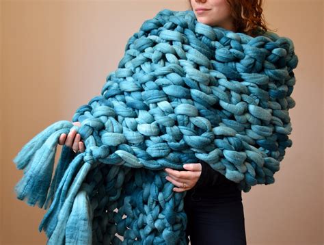 chunky knit throw  merino wool blanket  fringe buy   uae handmade