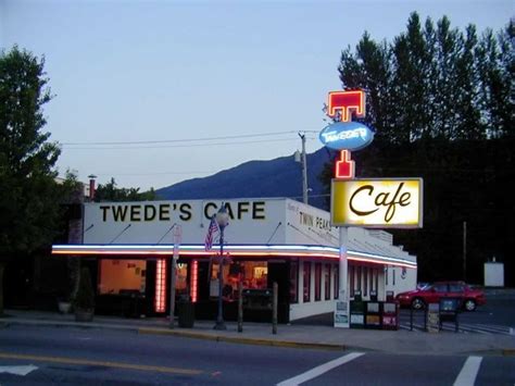 welcome back to twin peaks check out these photos of the rr diner