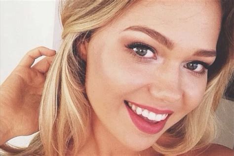 the model who quit social media reveals how much makeup was behind her