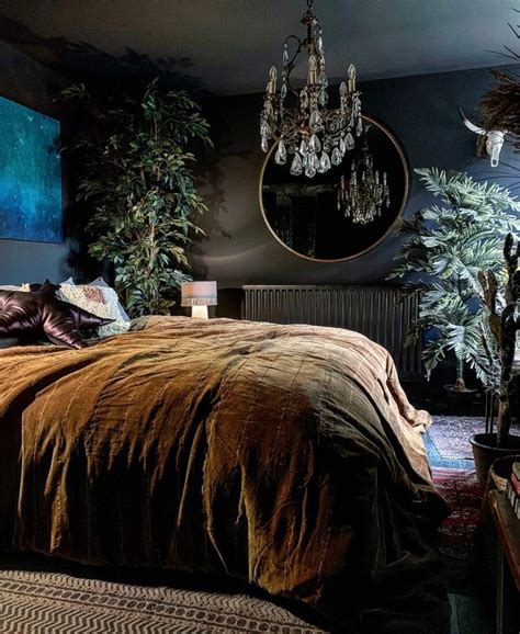 dark  moody bedroom decor ideas     sexy  bombshell