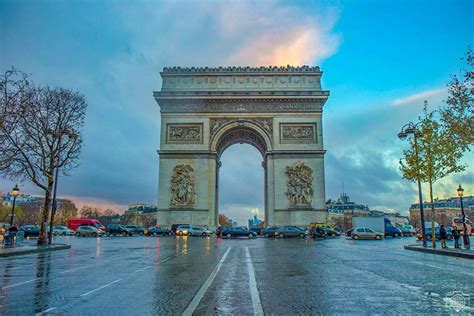 arco del triunfo  simbolo de la ciudad de paris camerlust