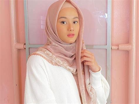 Baju Gamis Putih Cocok Dengan Hijab Warna Apa
