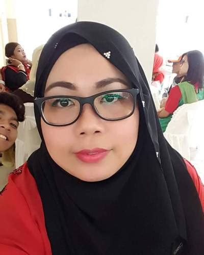 Malay Milf Aleesya Bukitbatok Went Out With Her Tumbex Free Download